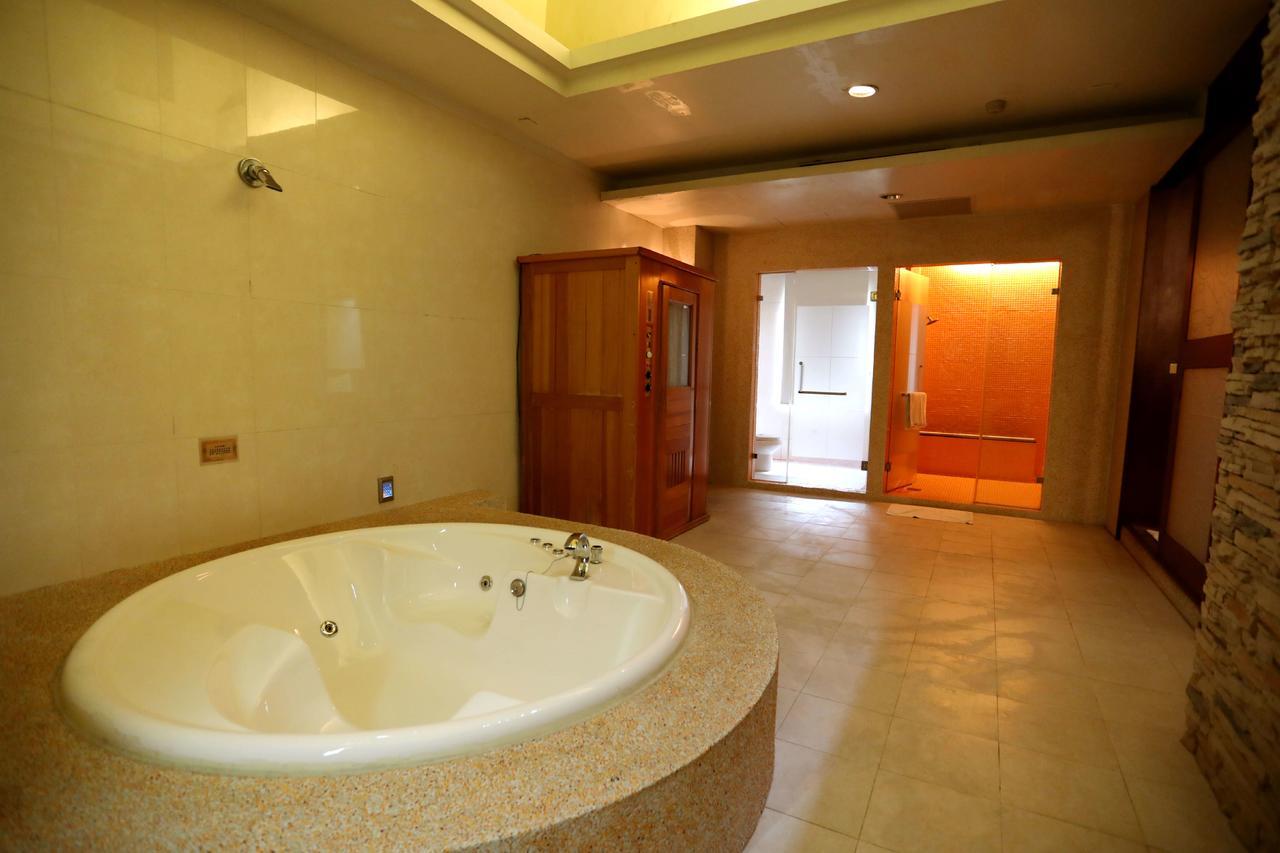 Hua Jia Motel Тайнань Екстер'єр фото