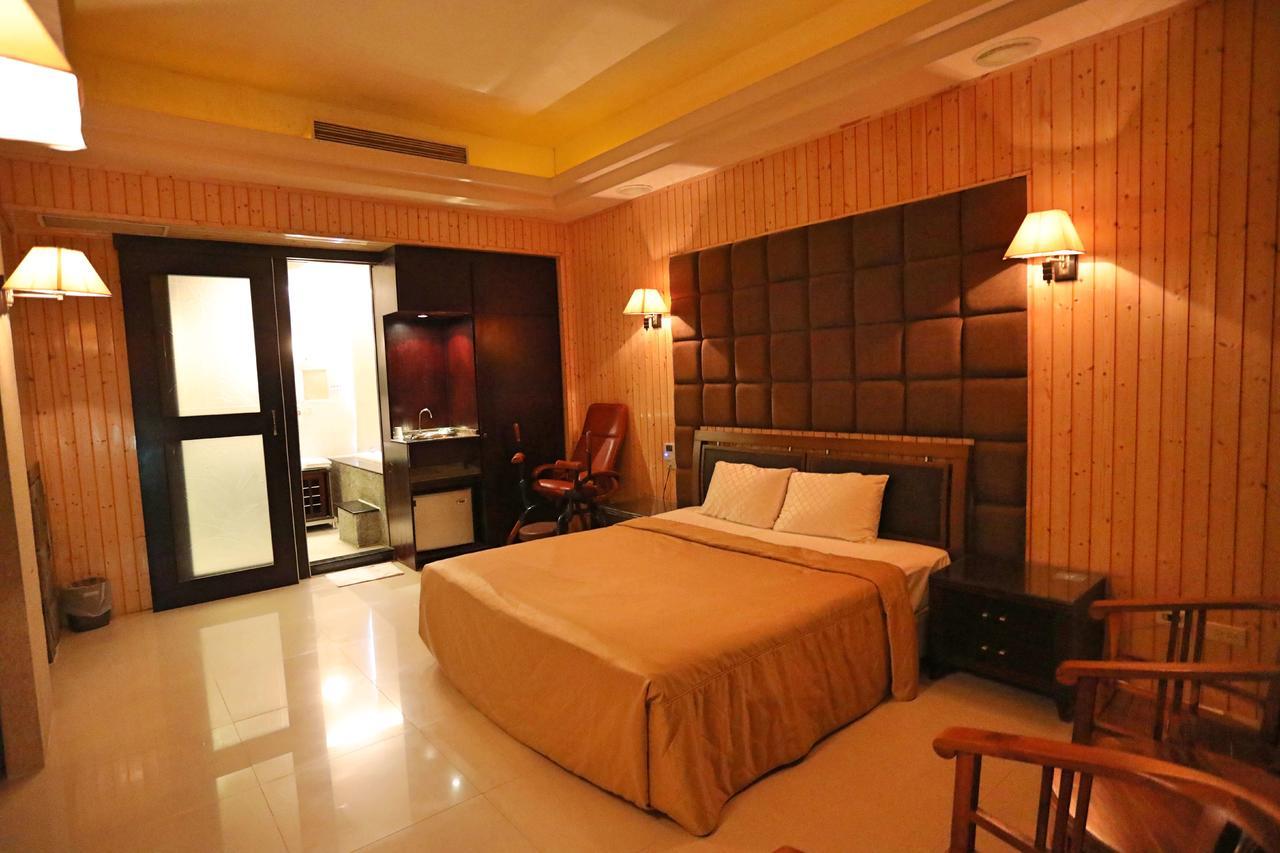 Hua Jia Motel Тайнань Екстер'єр фото