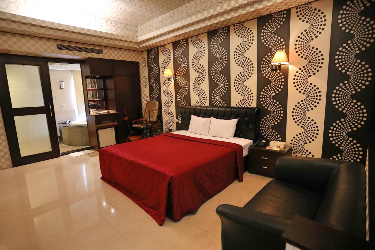 Hua Jia Motel Тайнань Екстер'єр фото